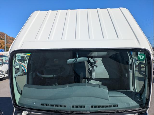 タイタントラック フルワイドロー　積載１．３５ｔ　ＡＴ　新明和製垂直パワーゲート　３，９６５ｋｇ　荷台内寸　長さ：２９０ｃｍ　幅：１６１ｃｍ　高さ：３８ｃｍ　助手席側電動格納ミラー　アイドリングストップ　キーレスリモコン（28枚目）