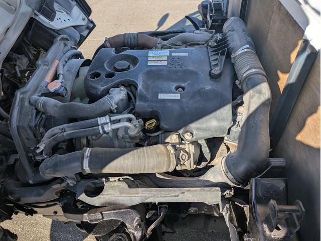 タイタントラック フルワイドロー　積載１．３５ｔ　ＡＴ　新明和製垂直パワーゲート　３，９６５ｋｇ　荷台内寸　長さ：２９０ｃｍ　幅：１６１ｃｍ　高さ：３８ｃｍ　助手席側電動格納ミラー　アイドリングストップ　キーレスリモコン（29枚目）