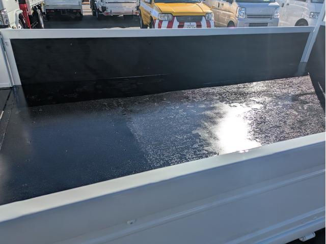 タイタントラック フルワイドロー　積載１．３５ｔ　ＡＴ　新明和製垂直パワーゲート　３，９６５ｋｇ　荷台内寸　長さ：２９０ｃｍ　幅：１６１ｃｍ　高さ：３８ｃｍ　助手席側電動格納ミラー　アイドリングストップ　キーレスリモコン（40枚目）