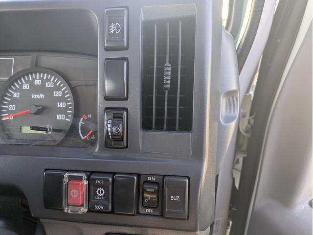 タイタントラック フルワイドロー　積載１．３５ｔ　ＡＴ　新明和製垂直パワーゲート　３，９６５ｋｇ　荷台内寸　長さ：２９０ｃｍ　幅：１６１ｃｍ　高さ：３８ｃｍ　助手席側電動格納ミラー　アイドリングストップ　キーレスリモコン（49枚目）