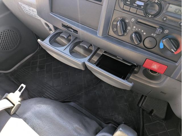 タイタントラック フルワイドロー　積載１．３５ｔ　ＡＴ　新明和製垂直パワーゲート　３，９６５ｋｇ　荷台内寸　長さ：２９０ｃｍ　幅：１６１ｃｍ　高さ：３８ｃｍ　助手席側電動格納ミラー　アイドリングストップ　キーレスリモコン（50枚目）