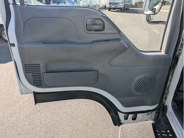 タイタントラック フルワイドロー　積載１．３５ｔ　ＡＴ　新明和製垂直パワーゲート　３，９６５ｋｇ　荷台内寸　長さ：２９０ｃｍ　幅：１６１ｃｍ　高さ：３８ｃｍ　助手席側電動格納ミラー　アイドリングストップ　キーレスリモコン（54枚目）