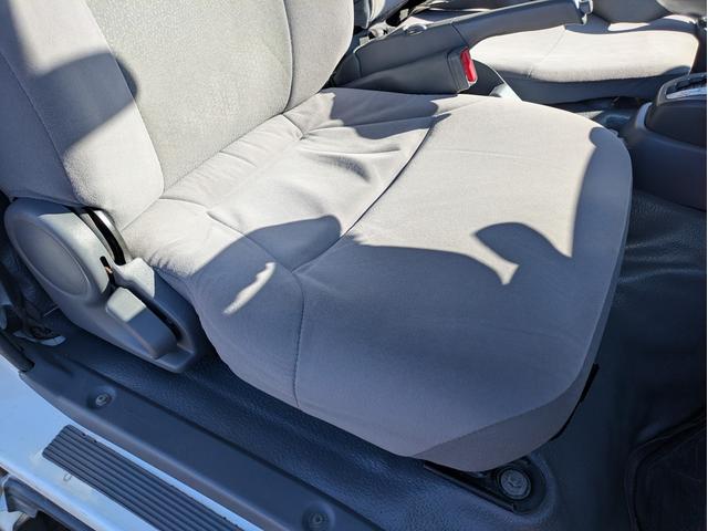 タイタントラック フルワイドロー　積載１．３５ｔ　ＡＴ　新明和製垂直パワーゲート　３，９６５ｋｇ　荷台内寸　長さ：２９０ｃｍ　幅：１６１ｃｍ　高さ：３８ｃｍ　助手席側電動格納ミラー　アイドリングストップ　キーレスリモコン（56枚目）