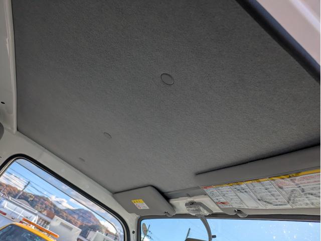 タイタントラック フルワイドロー　積載１．３５ｔ　ＡＴ　新明和製垂直パワーゲート　３，９６５ｋｇ　荷台内寸　長さ：２９０ｃｍ　幅：１６１ｃｍ　高さ：３８ｃｍ　助手席側電動格納ミラー　アイドリングストップ　キーレスリモコン（62枚目）