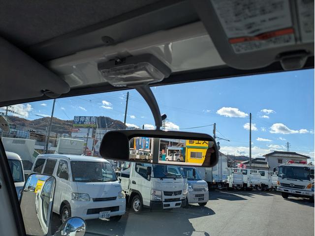 タイタントラック フルワイドロー　積載１．３５ｔ　ＡＴ　新明和製垂直パワーゲート　３，９６５ｋｇ　荷台内寸　長さ：２９０ｃｍ　幅：１６１ｃｍ　高さ：３８ｃｍ　助手席側電動格納ミラー　アイドリングストップ　キーレスリモコン（66枚目）