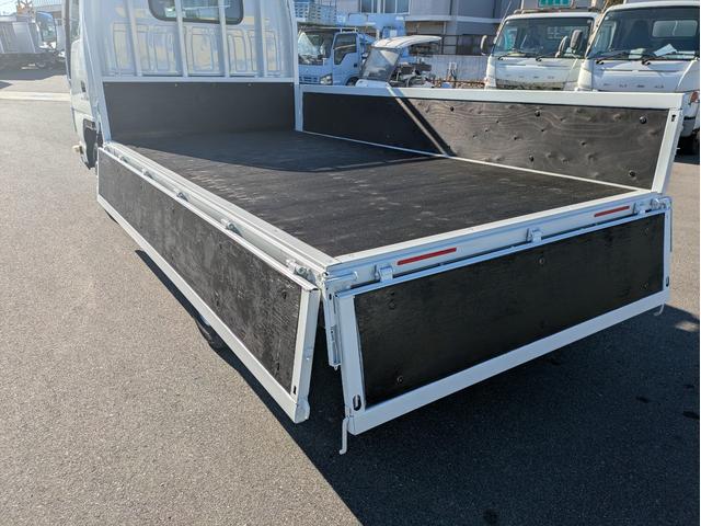 タイタントラック ワイドロー 積載1.5t AT 荷台内寸 長さ:310cm 幅:161cm 高さ:38cm ETC アイドリングストップ キーレスリモコン 助手席側電動格納ミラー パワーウインドウ パワステ オートマチック(17枚目)