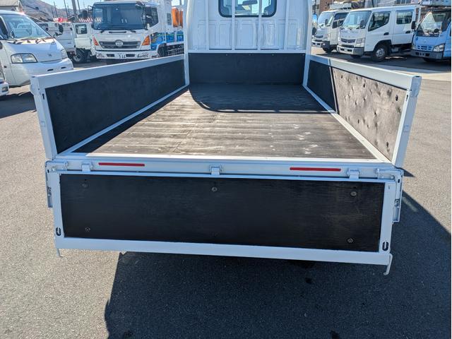 タイタントラック ワイドロー 積載1.5t AT 荷台内寸 長さ:310cm 幅:161cm 高さ:38cm ETC アイドリングストップ キーレスリモコン 助手席側電動格納ミラー パワーウインドウ パワステ オートマチック(18枚目)