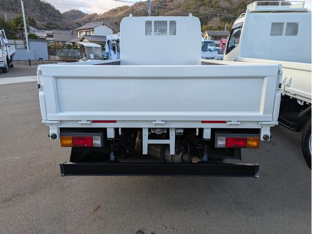 キャンター 全低床　積載２ｔ　ＡＴ　荷台内寸　長さ：３１１ｃｍ　幅：１６１ｃｍ　高さ：３８ｃｍ　助手席側電動格納ミラー　ＥＴＣ　フォグランプ　カーナビ　バックカメラ　パワーウインドウ　パワーステアリング　エアコン（10枚目）