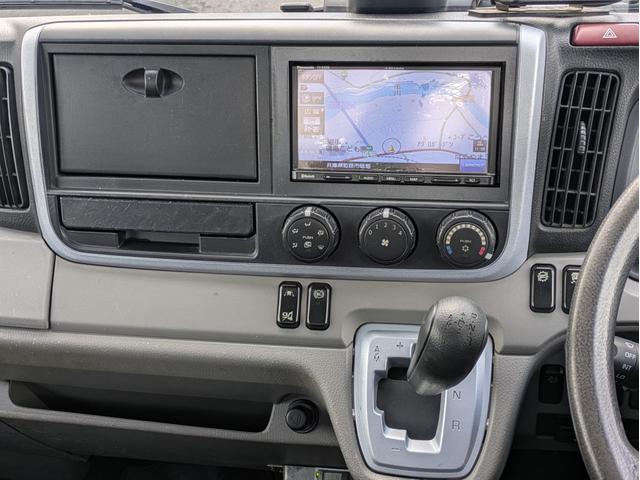 キャンター 全低床　積載２ｔ　ＡＴ　荷台内寸　長さ：３１１ｃｍ　幅：１６１ｃｍ　高さ：３８ｃｍ　助手席側電動格納ミラー　ＥＴＣ　フォグランプ　カーナビ　バックカメラ　パワーウインドウ　パワーステアリング　エアコン（14枚目）
