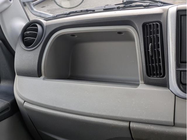 キャンター 全低床　積載２ｔ　ＡＴ　荷台内寸　長さ：３１１ｃｍ　幅：１６１ｃｍ　高さ：３８ｃｍ　助手席側電動格納ミラー　ＥＴＣ　フォグランプ　カーナビ　バックカメラ　パワーウインドウ　パワーステアリング　エアコン（18枚目）