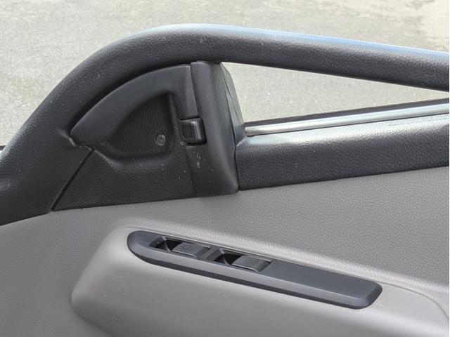 キャンター 全低床　積載２ｔ　ＡＴ　荷台内寸　長さ：３１１ｃｍ　幅：１６１ｃｍ　高さ：３８ｃｍ　助手席側電動格納ミラー　ＥＴＣ　フォグランプ　カーナビ　バックカメラ　パワーウインドウ　パワーステアリング　エアコン（21枚目）