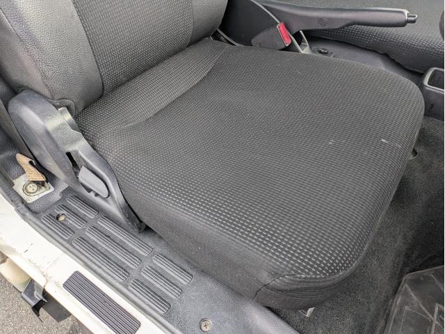 キャンター 全低床　積載２ｔ　ＡＴ　荷台内寸　長さ：３１１ｃｍ　幅：１６１ｃｍ　高さ：３８ｃｍ　助手席側電動格納ミラー　ＥＴＣ　フォグランプ　カーナビ　バックカメラ　パワーウインドウ　パワーステアリング　エアコン（27枚目）