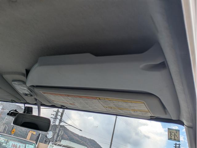 キャンター 全低床　積載２ｔ　ＡＴ　荷台内寸　長さ：３１１ｃｍ　幅：１６１ｃｍ　高さ：３８ｃｍ　助手席側電動格納ミラー　ＥＴＣ　フォグランプ　カーナビ　バックカメラ　パワーウインドウ　パワーステアリング　エアコン（32枚目）