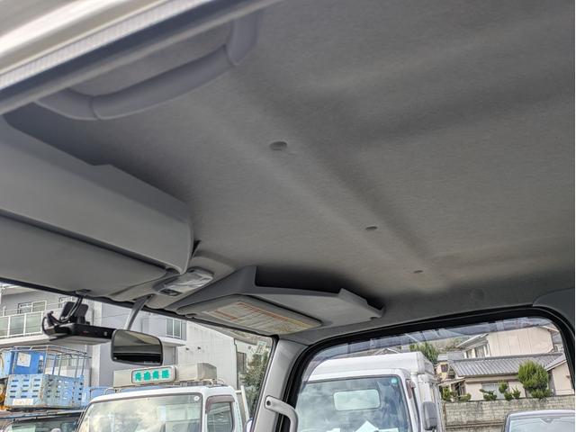 キャンター 全低床　積載２ｔ　ＡＴ　荷台内寸　長さ：３１１ｃｍ　幅：１６１ｃｍ　高さ：３８ｃｍ　助手席側電動格納ミラー　ＥＴＣ　フォグランプ　カーナビ　バックカメラ　パワーウインドウ　パワーステアリング　エアコン（35枚目）