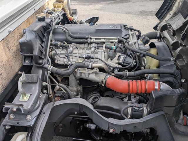 キャンター 全低床　積載２ｔ　ＡＴ　荷台内寸　長さ：３１１ｃｍ　幅：１６１ｃｍ　高さ：３８ｃｍ　助手席側電動格納ミラー　ＥＴＣ　フォグランプ　カーナビ　バックカメラ　パワーウインドウ　パワーステアリング　エアコン（38枚目）