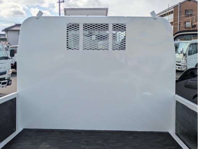 キャンター 全低床　積載２ｔ　ＡＴ　荷台内寸　長さ：３１１ｃｍ　幅：１６１ｃｍ　高さ：３８ｃｍ　助手席側電動格納ミラー　ＥＴＣ　フォグランプ　カーナビ　バックカメラ　パワーウインドウ　パワーステアリング　エアコン（53枚目）