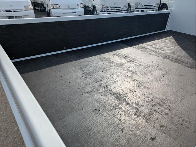 キャンター 全低床　積載２ｔ　ＡＴ　荷台内寸　長さ：３１１ｃｍ　幅：１６１ｃｍ　高さ：３８ｃｍ　助手席側電動格納ミラー　ＥＴＣ　フォグランプ　カーナビ　バックカメラ　パワーウインドウ　パワーステアリング　エアコン（55枚目）