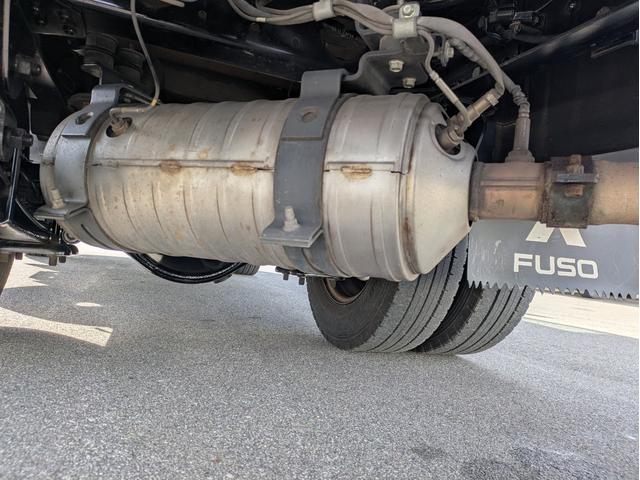 キャンター 全低床　積載２ｔ　ＡＴ　荷台内寸　長さ：３１１ｃｍ　幅：１６１ｃｍ　高さ：３８ｃｍ　助手席側電動格納ミラー　ＥＴＣ　フォグランプ　カーナビ　バックカメラ　パワーウインドウ　パワーステアリング　エアコン（68枚目）