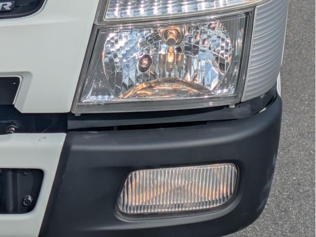キャンター 全低床　積載２ｔ　ＡＴ　荷台内寸　長さ：３１１ｃｍ　幅：１６１ｃｍ　高さ：３８ｃｍ　助手席側電動格納ミラー　ＥＴＣ　フォグランプ　カーナビ　バックカメラ　パワーウインドウ　パワーステアリング　エアコン（70枚目）
