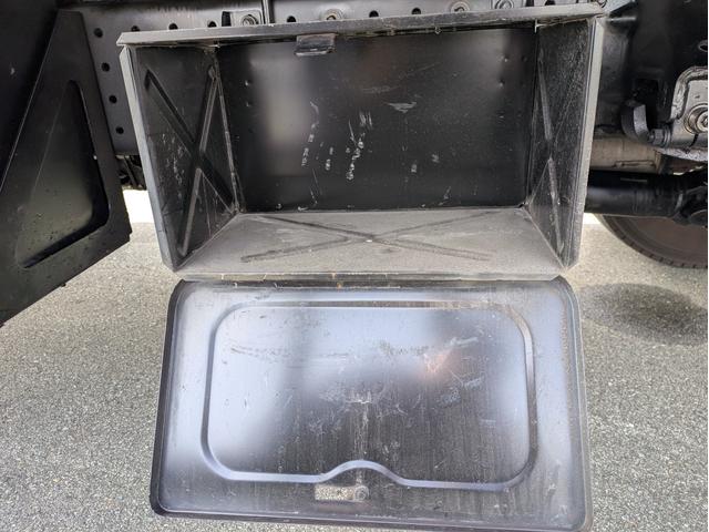 キャンター ロング　積載４．６５ｔ　荷台内寸　長さ：４３５ｃｍ　幅：２０９ｃｍ　高さ：３８ｃｍ　キーレスリモコン　バックカメラ　ＥＴＣ　パワーステアリング　パワーウインドウ　セイコーラック　助手席側電動格納ミラー（46枚目）