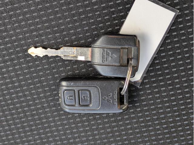 キャンター ロング　積載４．６５ｔ　荷台内寸　長さ：４３５ｃｍ　幅：２０９ｃｍ　高さ：３８ｃｍ　キーレスリモコン　バックカメラ　ＥＴＣ　パワーステアリング　パワーウインドウ　セイコーラック　助手席側電動格納ミラー（53枚目）