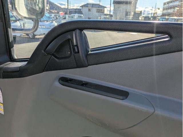 キャンター ロング　積載４．６５ｔ　荷台内寸　長さ：４３５ｃｍ　幅：２０９ｃｍ　高さ：３８ｃｍ　キーレスリモコン　バックカメラ　ＥＴＣ　パワーステアリング　パワーウインドウ　セイコーラック　助手席側電動格納ミラー（63枚目）