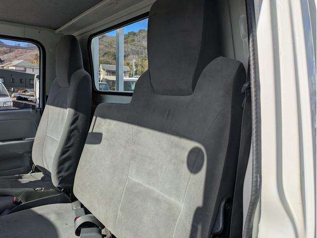 タイタントラック ワイドロー　積載１．４５ｔ　垂直パワーゲート　ＡＴ　車両総重量：３．９７５ｋｇ　荷台内寸　長さ：２８８ｃｍ　幅：１６０ｃｍ　高さ：３８ｃｍ　助手席側電動格納ミラー　助手席エアバッグ　パワーウインドウ　パワステ（46枚目）