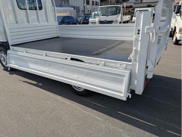タイタントラック ワイドロー　積載１．４５ｔ　垂直パワーゲート　ＡＴ　車両総重量：３．９７５ｋｇ　荷台内寸　長さ：２８８ｃｍ　幅：１６０ｃｍ　高さ：３８ｃｍ　助手席側電動格納ミラー　助手席エアバッグ　パワーウインドウ　パワステ（57枚目）
