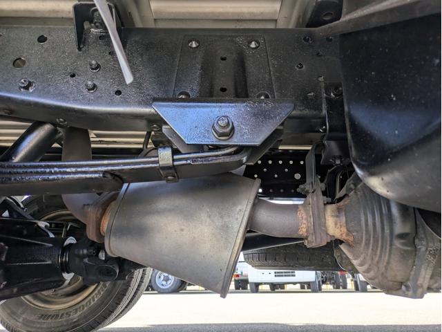 タイタントラック ワイドロー　積載１．４５ｔ　垂直パワーゲート　ＡＴ　車両総重量：３．９７５ｋｇ　荷台内寸　長さ：２８８ｃｍ　幅：１６０ｃｍ　高さ：３８ｃｍ　助手席側電動格納ミラー　助手席エアバッグ　パワーウインドウ　パワステ（59枚目）