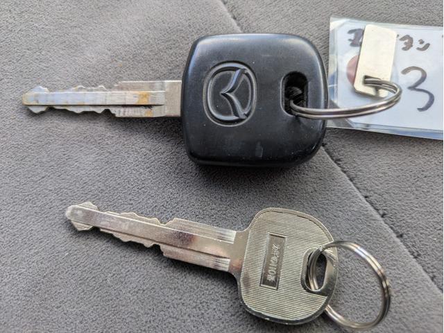 タイタントラック ワイドロー　積載１．４５ｔ　垂直パワーゲート　ＡＴ　車両総重量：３．９７５ｋｇ　荷台内寸　長さ：２８８ｃｍ　幅：１６０ｃｍ　高さ：３８ｃｍ　助手席側電動格納ミラー　助手席エアバッグ　パワーウインドウ　パワステ（63枚目）