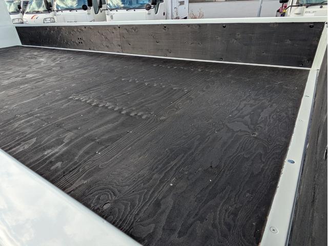 キャンター 　積載３．５ｔ　５ＭＴ　荷台内寸　長さ：５００ｃｍ　幅：２０９ｃ　高さ：３８ｃｍ　車両総重量：６，９２５ｋｇ　ＥＴＣ　セイコーラック　パワーウインドウ　パワーステアリング　助手席側電動格納ミラー（16枚目）