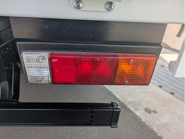 キャンター 　積載３．５ｔ　５ＭＴ　荷台内寸　長さ：５００ｃｍ　幅：２０９ｃ　高さ：３８ｃｍ　車両総重量：６，９２５ｋｇ　ＥＴＣ　セイコーラック　パワーウインドウ　パワーステアリング　助手席側電動格納ミラー（24枚目）