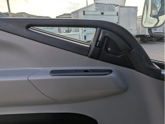 キャンター 　積載３．５ｔ　５ＭＴ　荷台内寸　長さ：５００ｃｍ　幅：２０９ｃ　高さ：３８ｃｍ　車両総重量：６，９２５ｋｇ　ＥＴＣ　セイコーラック　パワーウインドウ　パワーステアリング　助手席側電動格納ミラー（49枚目）