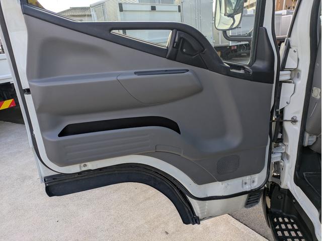 キャンター 　積載３．５ｔ　５ＭＴ　荷台内寸　長さ：５００ｃｍ　幅：２０９ｃ　高さ：３８ｃｍ　車両総重量：６，９２５ｋｇ　ＥＴＣ　セイコーラック　パワーウインドウ　パワーステアリング　助手席側電動格納ミラー（50枚目）