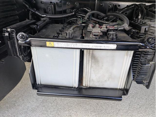 キャンター 　積載３．５ｔ　５ＭＴ　荷台内寸　長さ：５００ｃｍ　幅：２０９ｃ　高さ：３８ｃｍ　車両総重量：６，９２５ｋｇ　ＥＴＣ　セイコーラック　パワーウインドウ　パワーステアリング　助手席側電動格納ミラー（52枚目）