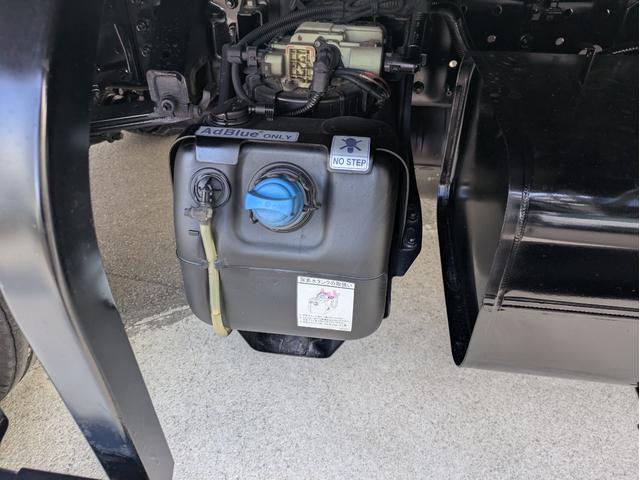 キャンター 　積載３．５ｔ　５ＭＴ　荷台内寸　長さ：５００ｃｍ　幅：２０９ｃ　高さ：３８ｃｍ　車両総重量：６，９２５ｋｇ　ＥＴＣ　セイコーラック　パワーウインドウ　パワーステアリング　助手席側電動格納ミラー（54枚目）