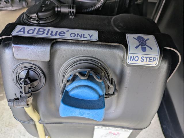 キャンター 　積載３．５ｔ　５ＭＴ　荷台内寸　長さ：５００ｃｍ　幅：２０９ｃ　高さ：３８ｃｍ　車両総重量：６，９２５ｋｇ　ＥＴＣ　セイコーラック　パワーウインドウ　パワーステアリング　助手席側電動格納ミラー（55枚目）