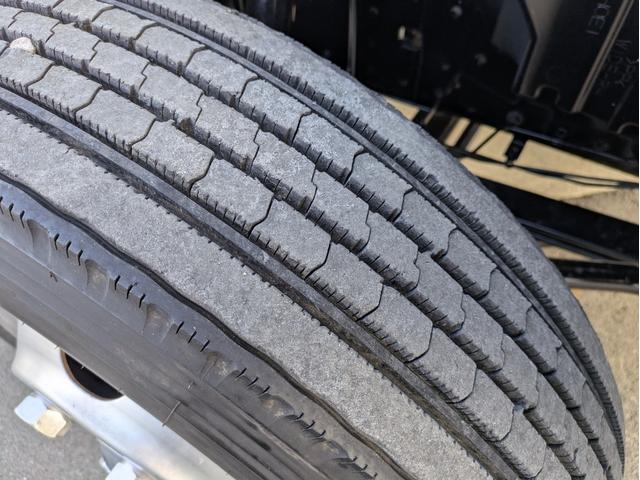 キャンター 　積載３．５ｔ　５ＭＴ　荷台内寸　長さ：５００ｃｍ　幅：２０９ｃ　高さ：３８ｃｍ　車両総重量：６，９２５ｋｇ　ＥＴＣ　セイコーラック　パワーウインドウ　パワーステアリング　助手席側電動格納ミラー（58枚目）