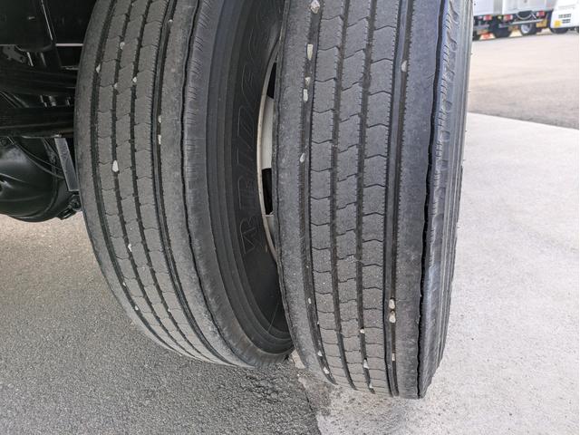 キャンター 　積載３．５ｔ　５ＭＴ　荷台内寸　長さ：５００ｃｍ　幅：２０９ｃ　高さ：３８ｃｍ　車両総重量：６，９２５ｋｇ　ＥＴＣ　セイコーラック　パワーウインドウ　パワーステアリング　助手席側電動格納ミラー（59枚目）