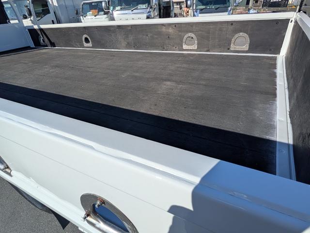 デュトロ ベースグレード　ワイドロング　積載１．９ｔ　ＡＴ　ロープトンネル４対　車両総重量：４，９８５ｋｇ　荷台内寸　長さ：４３２ｃｍ　幅：２１１ｃｍ　高さ：３８ｃｍ　セイコーラック　ＥＴＣ　　パワーステアリング（52枚目）