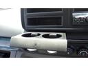 Ｗキャブ全低床　積載２ｔ　極東製垂直パワーゲート　Ｖ６０１　衝突軽減ブレーキ　車線逸脱警報装置　ＬＥＤヘッドライト＆ＬＥＤフォグ　フル液晶メーター　ステアリングスイッチ　交通標識認識機能　リアビューカメラ（29枚目）