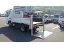全低床　積載２ｔ　新明和製垂直パワーゲート　ＲＥ０６　５ＭＴ　車両総重量　４，４６５Ｋｇ　荷台内寸　長さ：３０５ｃｍ　幅：１６０ｃｍ　高さ：３８ｃｍ　キーレス　エアコン　パワーステアリング　パワーウィンドウ（11枚目）