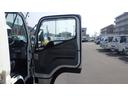 ロング全低床　積載２．９５ｔ　ＡＴ　ワイドロング　床鉄板　車線逸脱警報　衝突軽減ブレーキ　ＥＺＧＯ（坂道発進補助装置）　ＥＴＣ　車両総重量　６，０７５Ｋｇ　荷台内寸　長さ：４３５ｃｍ　幅：２０７ｃｍ　高さ：３８ｃｍ（50枚目）