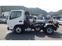 キャンター 　積載３ｔ　アームロール　脱着装置付コンテナ専用車　新明和工業　５ＭＴ　４ナンバー　衝突軽減ブレーキ　車線逸脱警報　ＬＥＤヘッドライト　ＬＥＤフォグランプ　フル液晶メーター　ステアリングスイッチ（6枚目）
