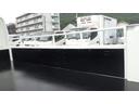 全低床　積載２ｔ　ＡＴ車　極東製垂直パワーゲート　Ｖ６０１Ｃ　床鉄板　パイプ欄干　車両総重量　４，５８５Ｋｇ　荷台内寸　長さ：３０５ｃｍ　幅：１６０ｃｍ　高さ：３８ｃｍ　ＥＴＣ　スマートキー（13枚目）