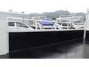 全低床　積載２ｔ　ＡＴ車　極東製垂直パワーゲート　Ｖ６０１Ｃ　床鉄板　パイプ欄干　車両総重量　４，５８５Ｋｇ　荷台内寸　長さ：３０５ｃｍ　幅：１６０ｃｍ　高さ：３８ｃｍ　ＥＴＣ　スマートキー（14枚目）