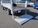 フルワイドロー　積載１．３５ｔ　ＡＴ　新明和製垂直パワーゲート　３，９６５ｋｇ　荷台内寸　長さ：２９０ｃｍ　幅：１６１ｃｍ　高さ：３８ｃｍ　助手席側電動格納ミラー　アイドリングストップ　キーレスリモコン（25枚目）