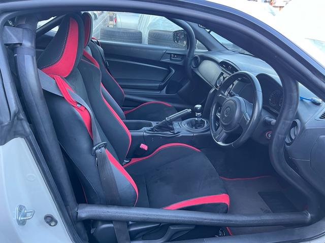 ８６ レーシング　３連メーター、オイルクーラー、プロドライブホイール、ロールバー、ロールケージ、８６レーシング（35枚目）