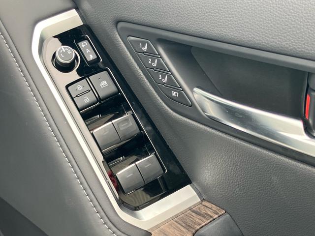 ランドクルーザー ＺＸ　モデリスタフルエアロ　サンルーフ　黒革シート　メーカーナビ　全方位カメラ　ＪＢＬスピーカー　ヘッドアップディスプレイ　純正フロアマット（32枚目）