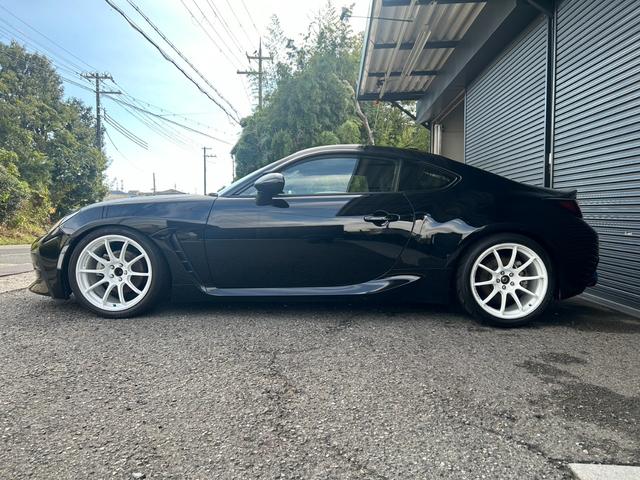 ＧＲ８６ ＲＺ　６速ＭＴ　ＨＫＳマフラー　ＨＫＳコールドエアインテーク　テイン車高調　ヨコハマ１８インチホイールＲＳ３　９インチナビ　バックカメラ　ＥＴＣ２．０　前後ドラレコ　　シートヒーター　クルーズコントロール（6枚目）
